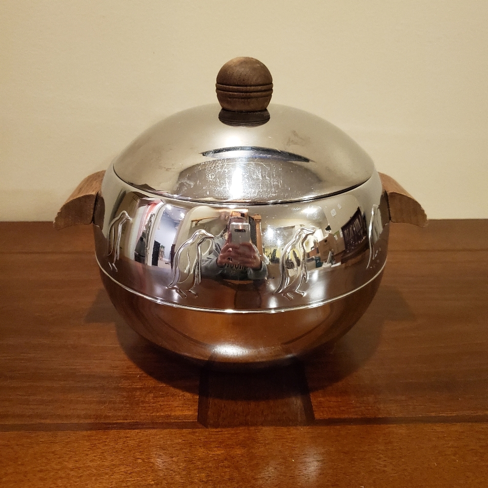 West Bend Hot/Cold Penguin Server (Wood Handles)